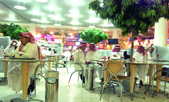 Saudi mall builders upbeat as shoppers want more