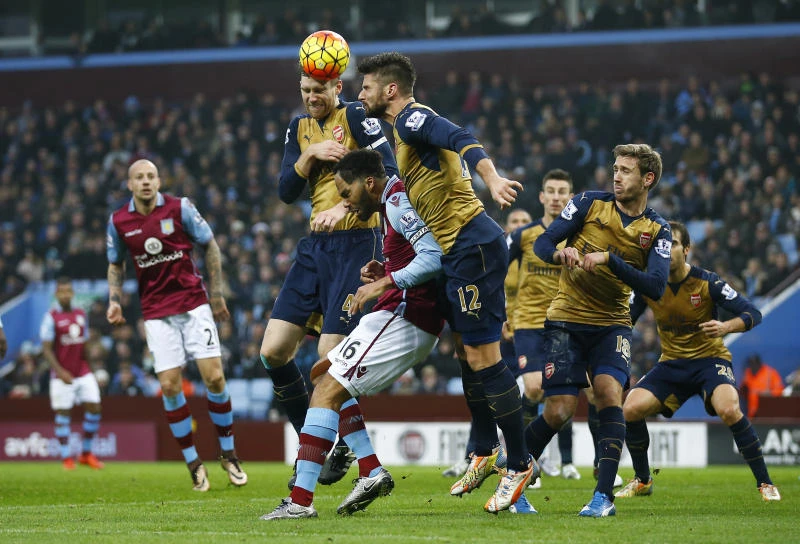 Arsenal goes top; Perez late show ends Spurs run