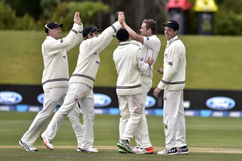 Sri Lanka struggles before rain intervenes