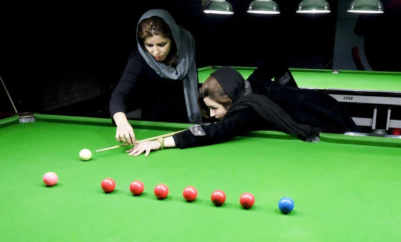 Iranian in soup for sharing photos