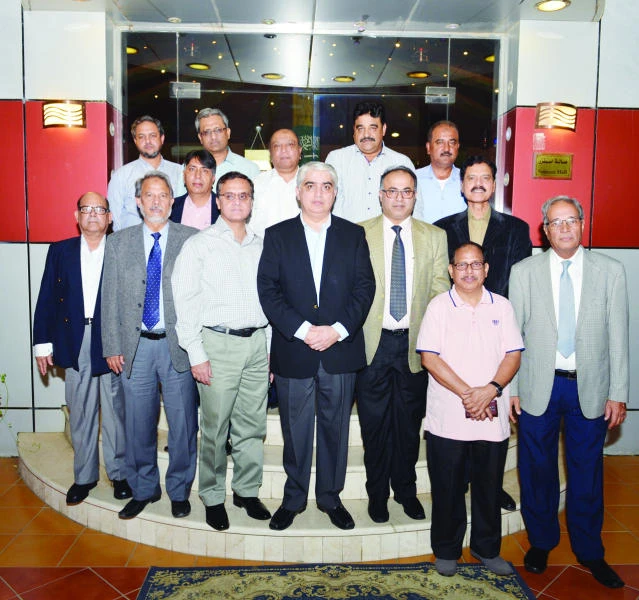Pak envoys hold meeting with journalists