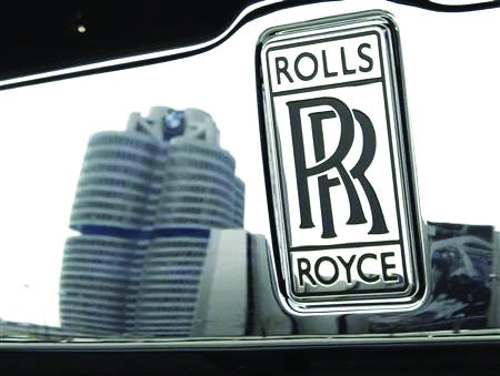 Rolls-Royce cuts management layer in drive to save costs