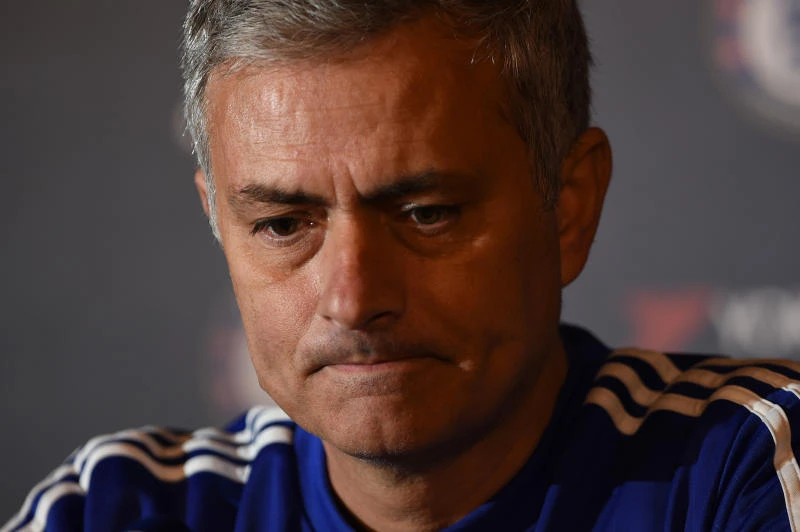 Chelsea board considers Mourinho's future