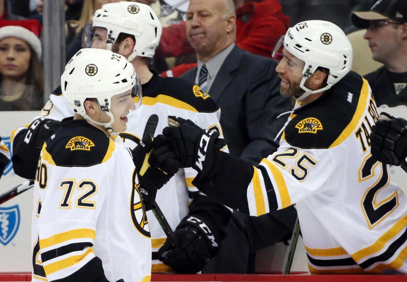 Vatrano, Bergeron lead Bruins past Penguins, 6-2