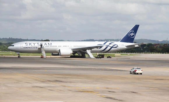 Kenya probes device which forced plane to land