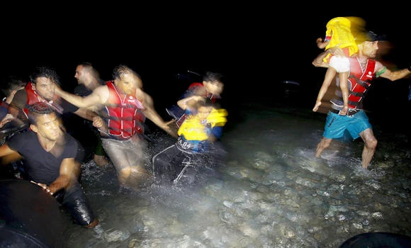 11 migrants including 3 children drown off Turkey