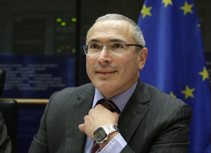 Russia declares Khodorkovsky arrested in absentia
