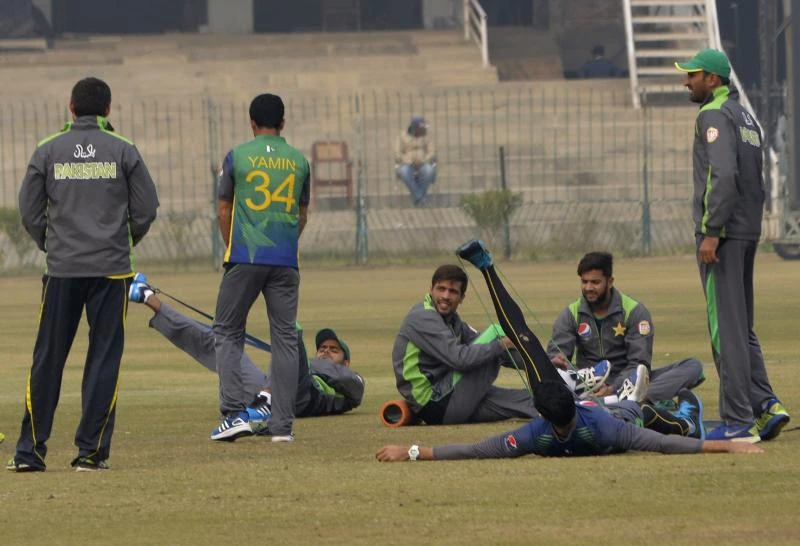 Hafeez, Azhar avoids Pakistan camp due to Amir presence