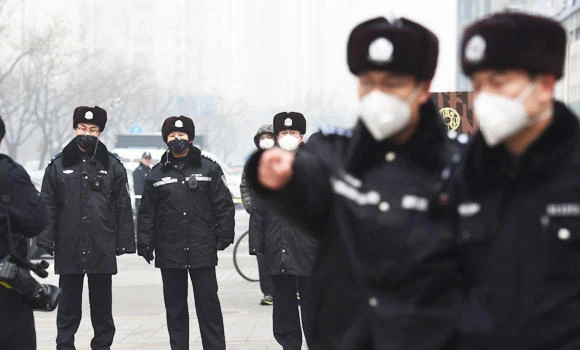 China to expel French journalist