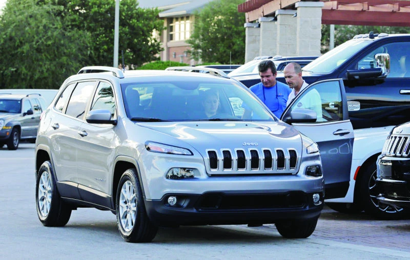 Fiat Chrysler announces 2 recalls of nearly 500,000 SUVs