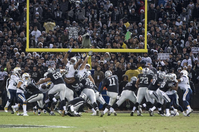 Janikowski shines in Raiders win over Chargers