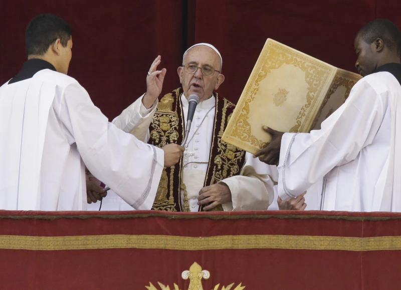 Pope issues Christmas indulgence to spread message of mercy