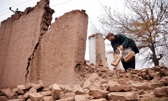 12 hurt as quake jolts Afghanistan