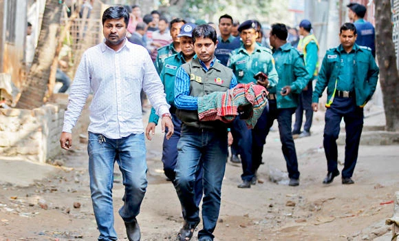 Bangladesh police raid militant hideout