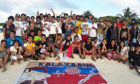 Filipino protesters land on disputed island in South China Sea
