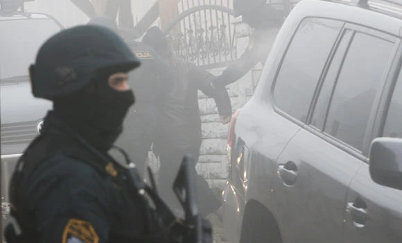 Bosnian court keeps terror suspects in custody