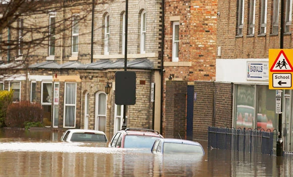 Cameron visits flood-hit York