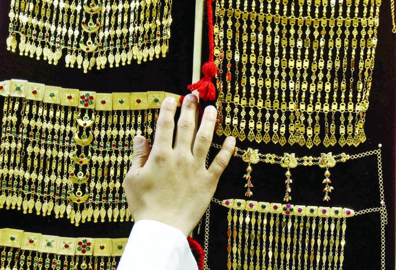 Gold likely to end 2015 down nearly 10 percent