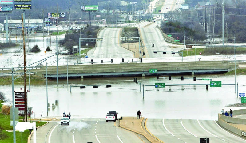 Floods swamp Missouri, Illinois