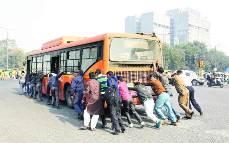 Indian capital starts limiting cars for 2 weeks to clear air