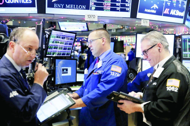 US stocks end 2015 mostly flat, capping volatile year