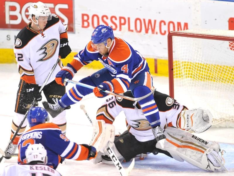 Stars beat Predators 5-1 to extend Central lead