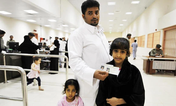 Thousands of Yemenis get visitor cards by post