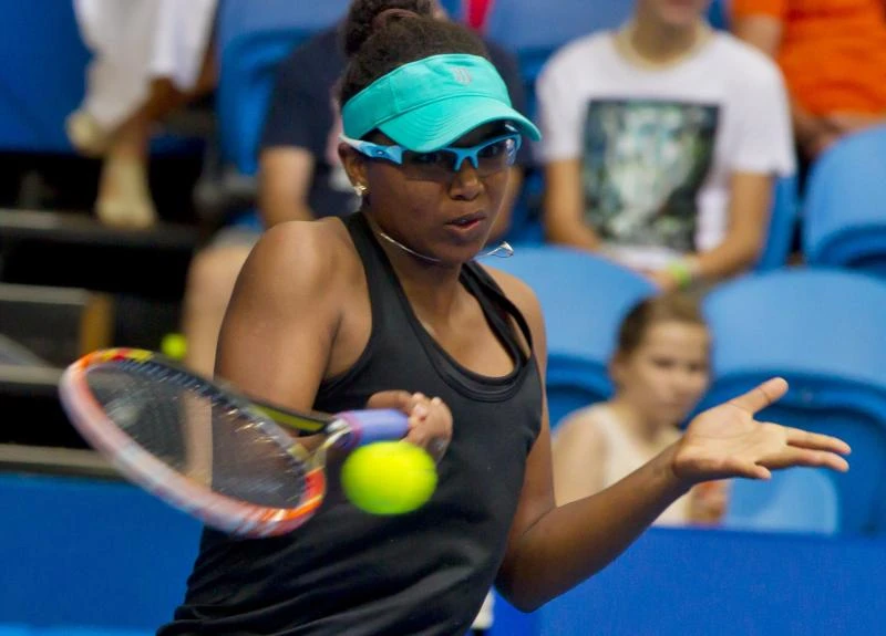 Serena skips Hopman Cup opener with knee injury