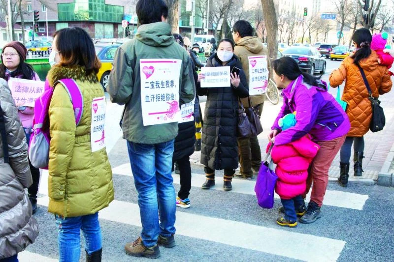 Chinese parents protest to get 2nd children registered