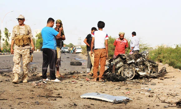 Officials survive Aden car bomb; 3 officers die