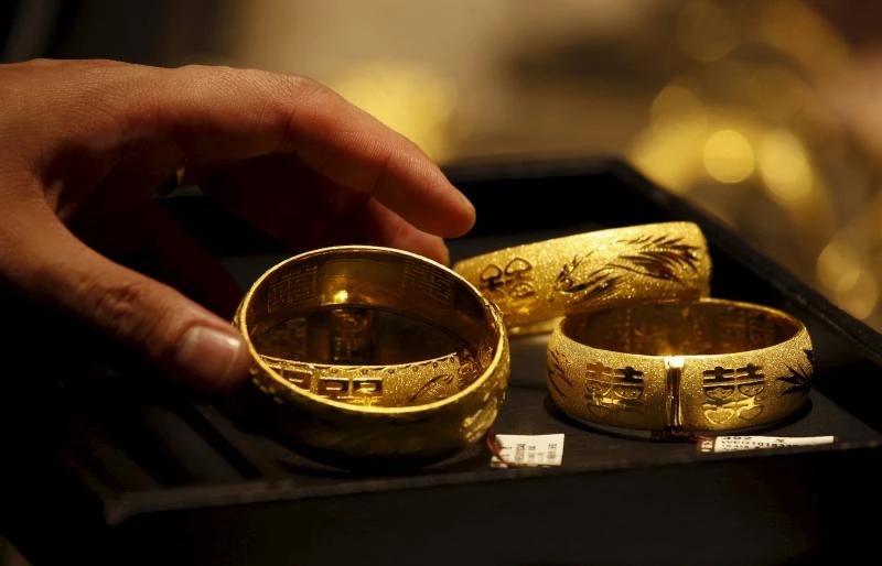 Gold price gains as risk aversion triggers demand