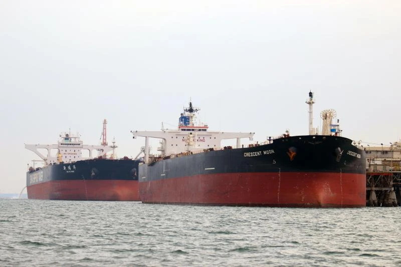 Oil price slides below $35 on rising stocks