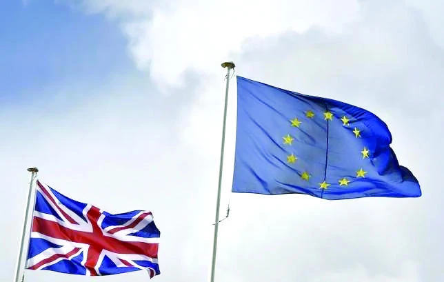 Poll shows Britons tilting toward leaving EU