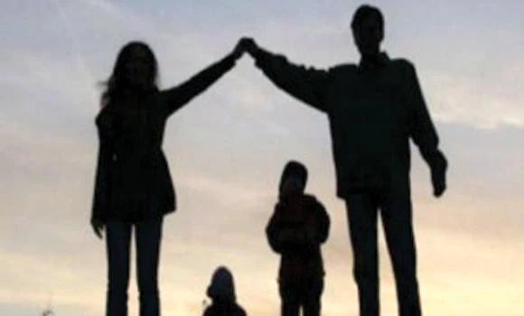 Teen girls better with foster families than shelters