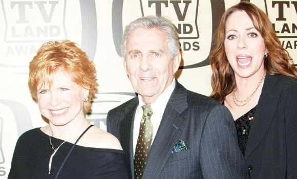 Pat Harrington Jr., a hit sitcom’s cocky handyman, dies