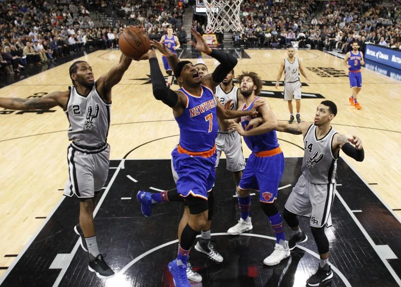 Spurs edge Knicks to go 22-0 at home