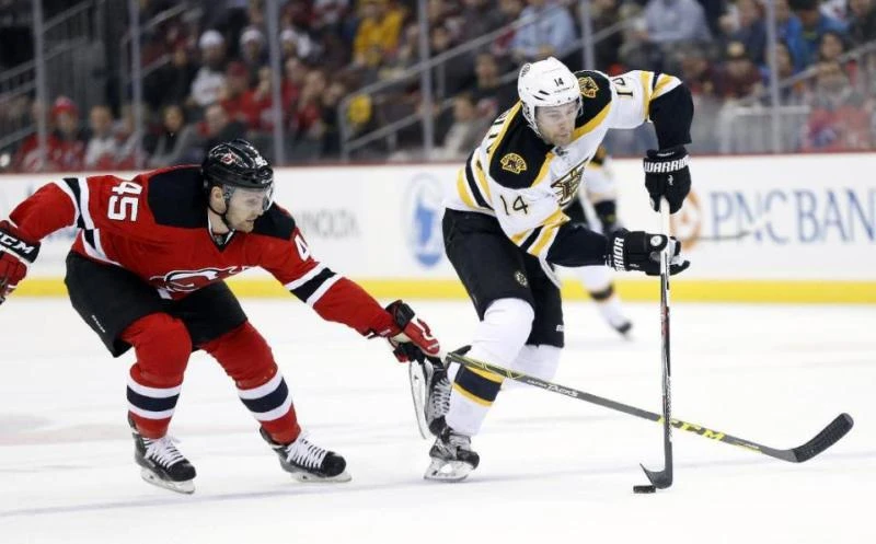 Vatrano, Gustavsson star in Bruins' milestone victory