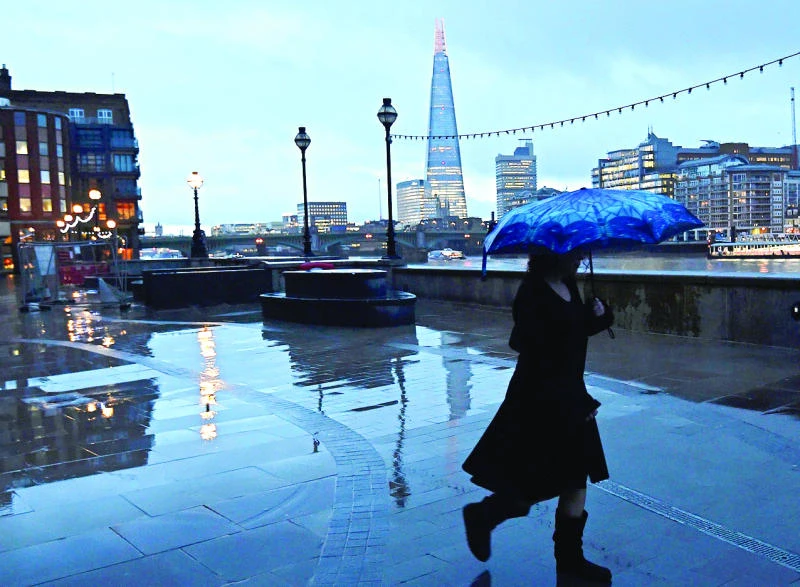 British employers keep tight grip on pay despite recovery
