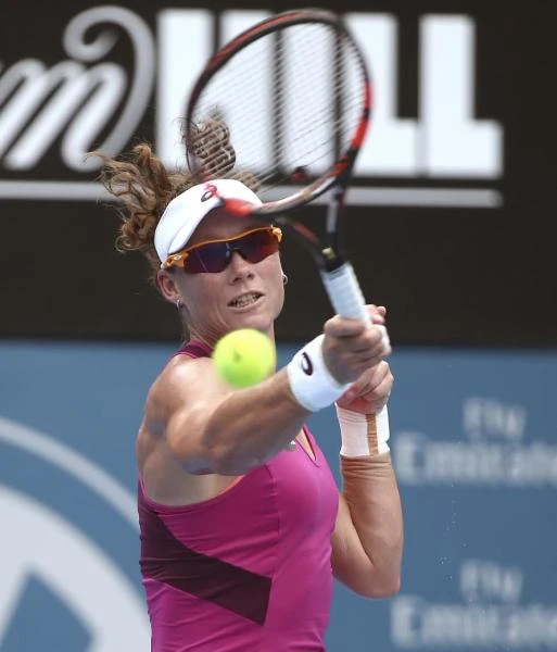 Comebacking Bouchard triumphs in Hobart 1st round