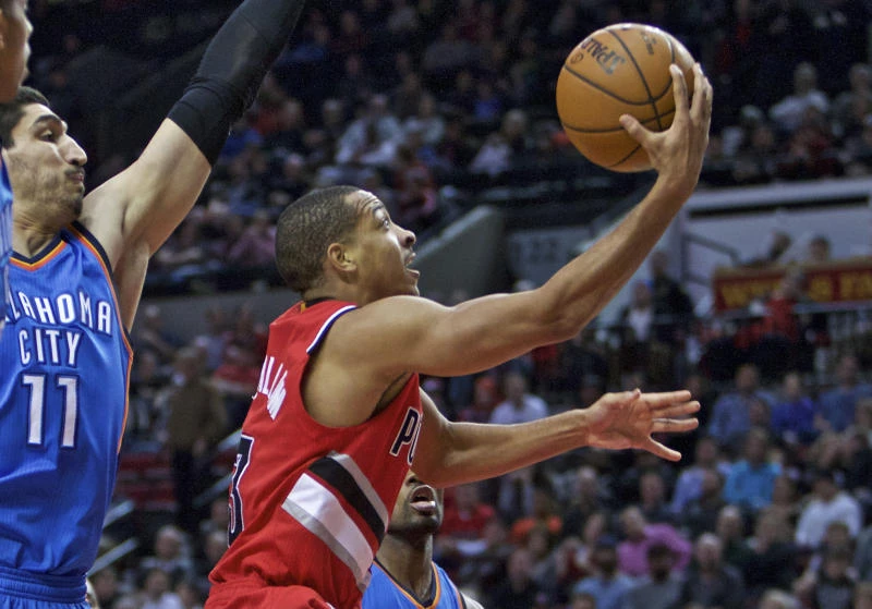 Lillard comes to fore late to lift Blazers past Thunder
