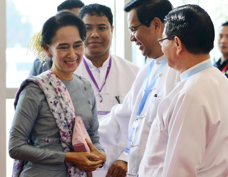 Suu Kyi begins talks to bring peace with minorities