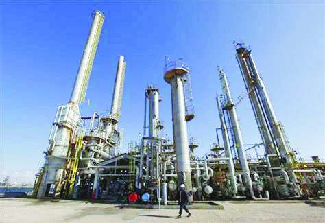Libya's oil output remains under 400,000 bpd