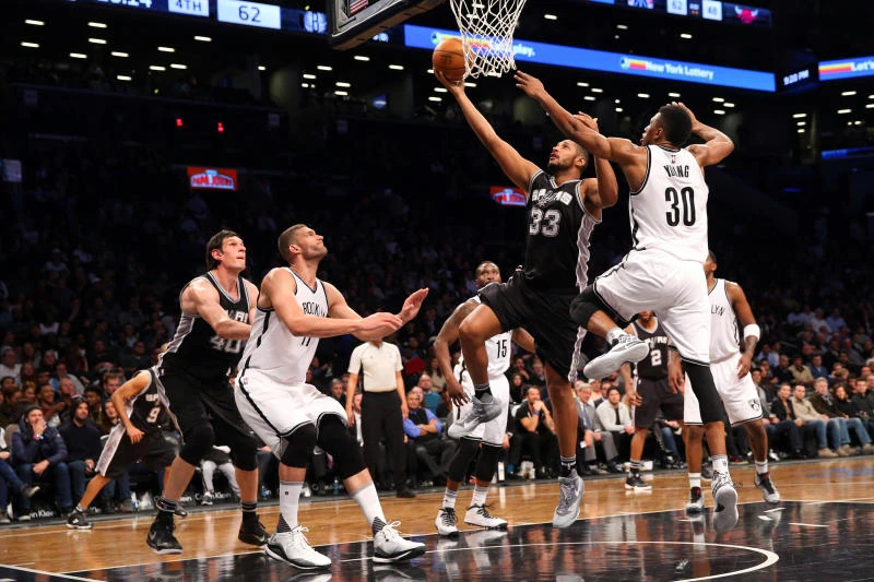 Spurs on a roll, pulverize Nets 106-79