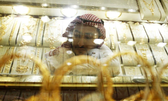 Declining gold prices boosts jewelry sales