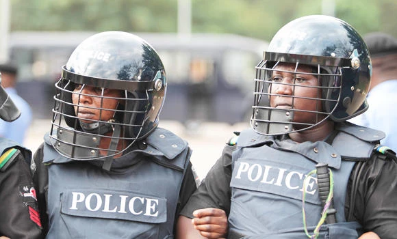 Nigeria shuts refineries after pipeline attacks