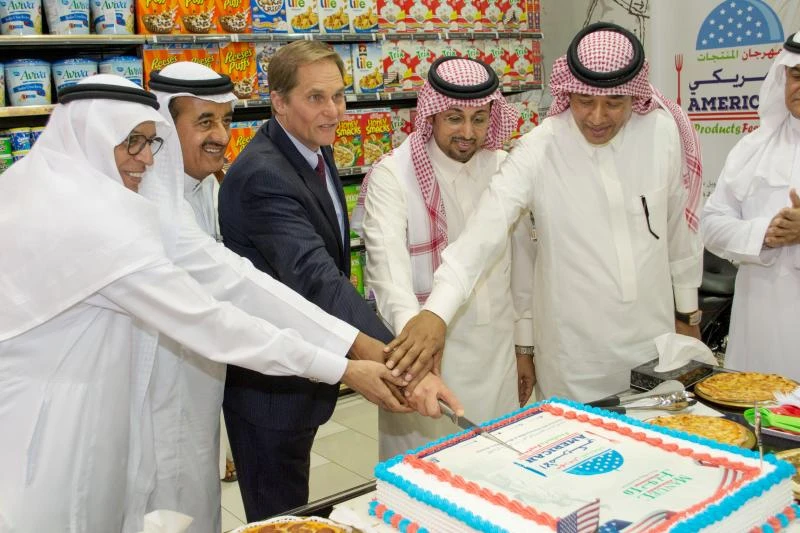 US diplomat opens Manuel Hyper Market