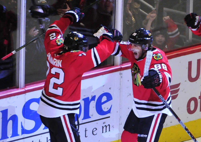 Blackhawks win streak reaches 12, beat Predators