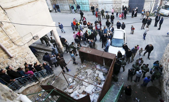 Settlers take over West Bank buildings