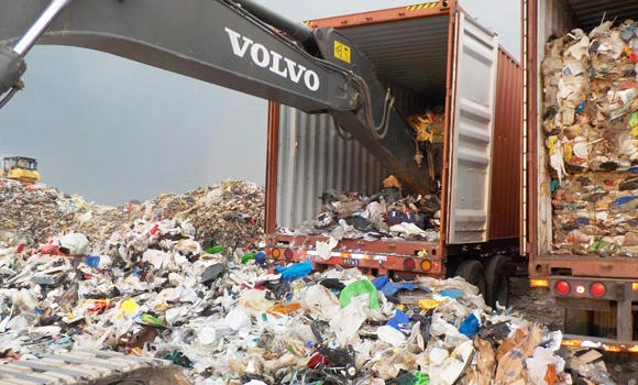 Garbage piles remain uncollected in Al-Kharj’s industrial zone