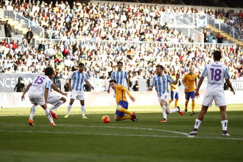 Barca back on top after Messi stunner